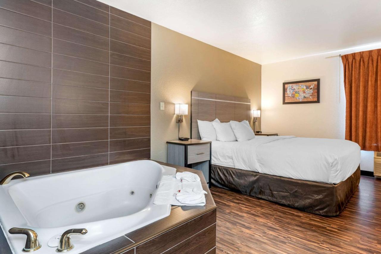 Econo Lodge Pueblo Dış mekan fotoğraf