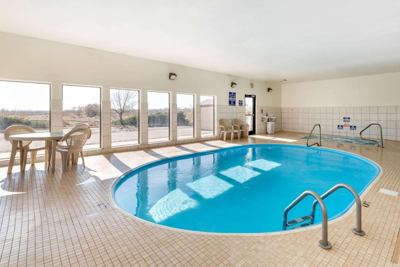 Econo Lodge Pueblo Dış mekan fotoğraf