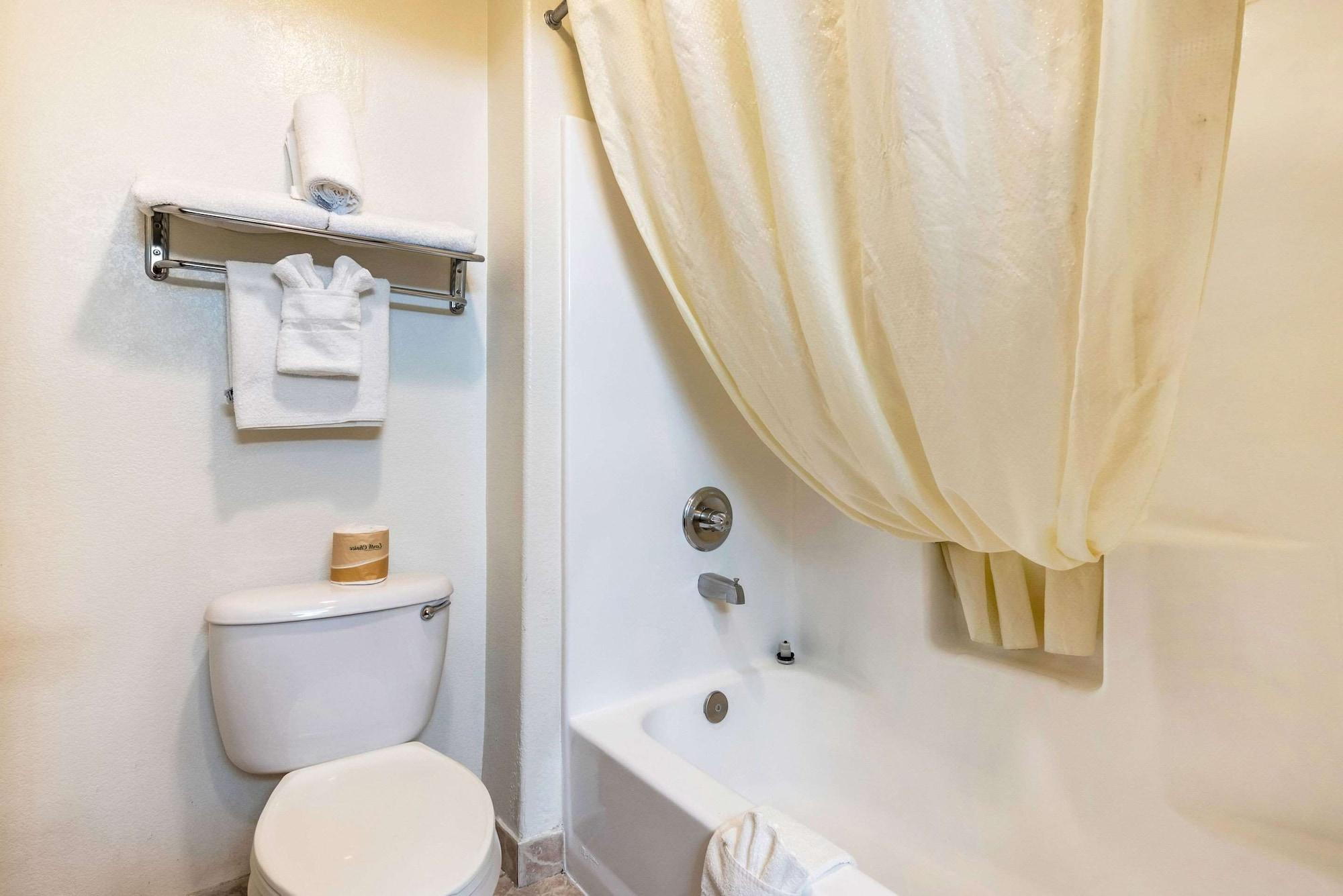 Econo Lodge Pueblo Dış mekan fotoğraf