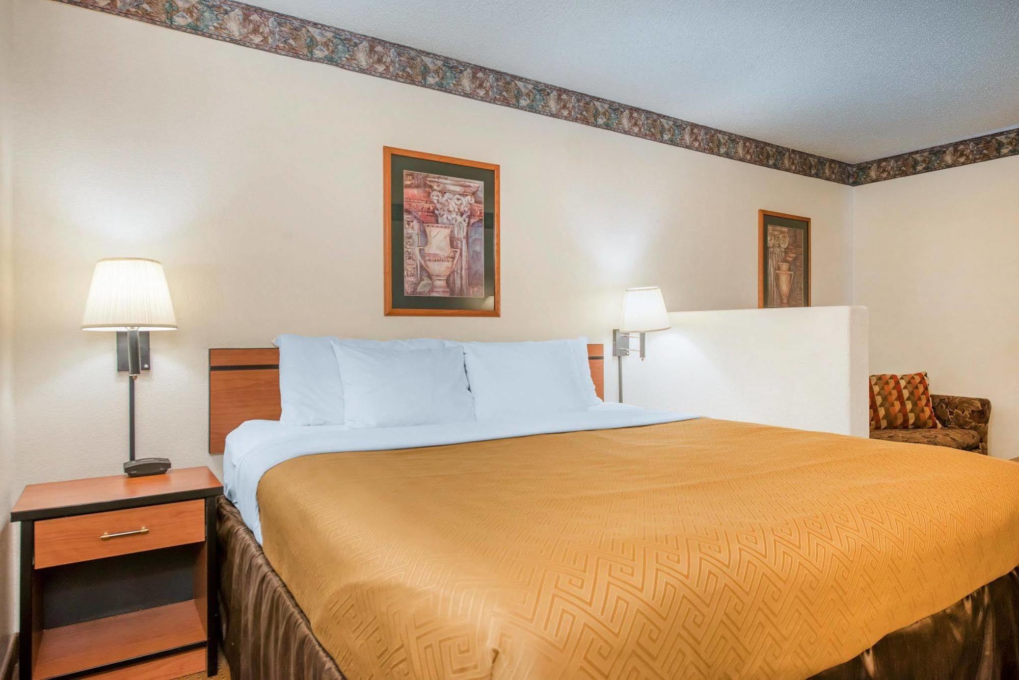 Econo Lodge Pueblo Dış mekan fotoğraf