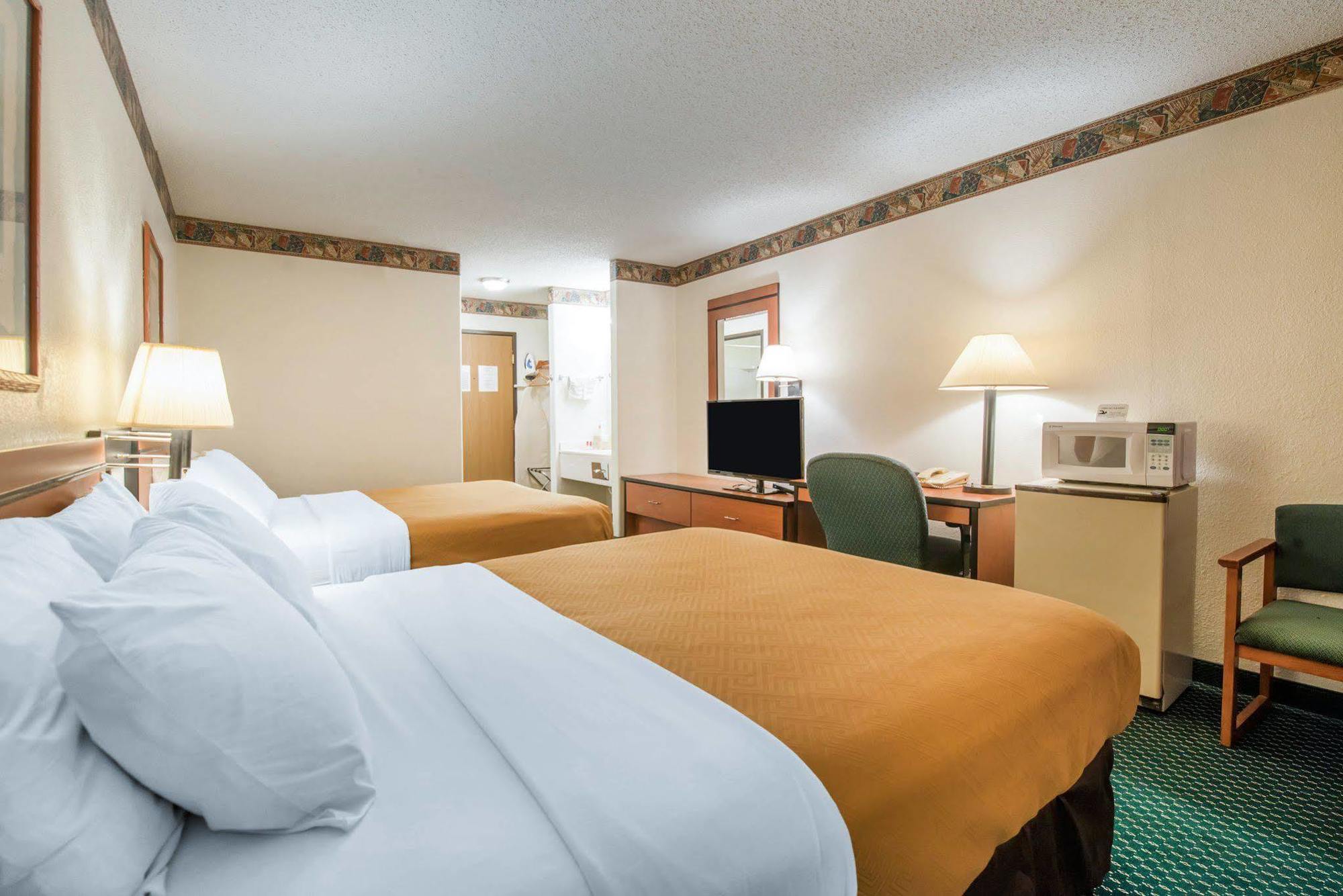 Econo Lodge Pueblo Dış mekan fotoğraf